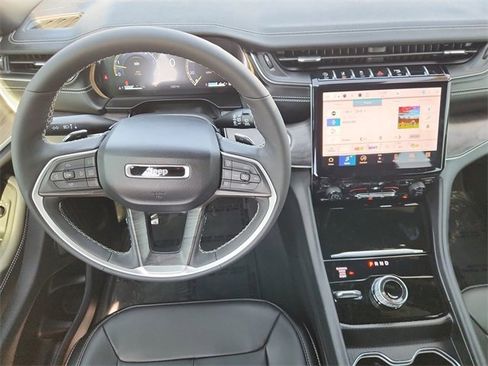 Used 2025 Jeep Grand Cherokee L Limited w/ Black Appearance Package image 11