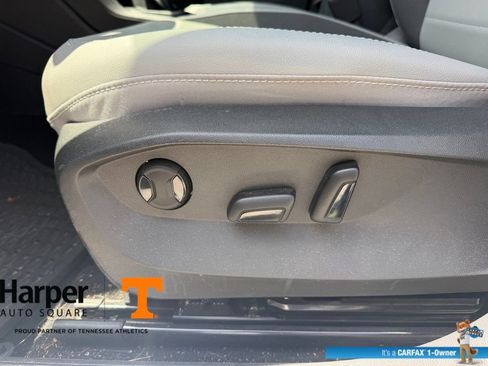 Used 2023 Volkswagen Taos SE w/ Panoramic Sunroof Package FWD image 19