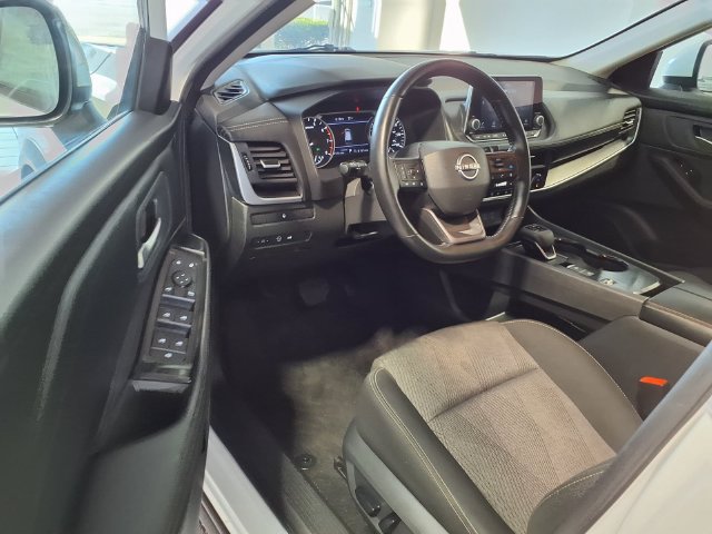 Used 2025 Nissan Rogue SV FWD image 6