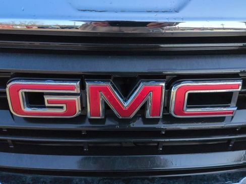 Used 2023 GMC Terrain SLE w/ Driver Convenience Package image 31