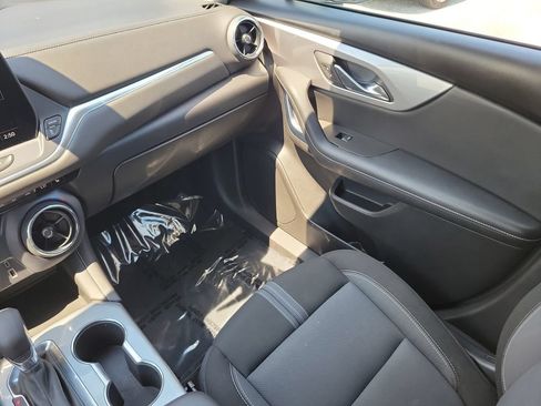 Used 2025 Chevrolet Blazer LT FWD image 11