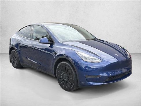 Used 2023 Tesla Model Y Long Range image 3
