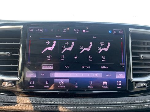 Used 2025 Chrysler Pacifica Limited FWD image 30