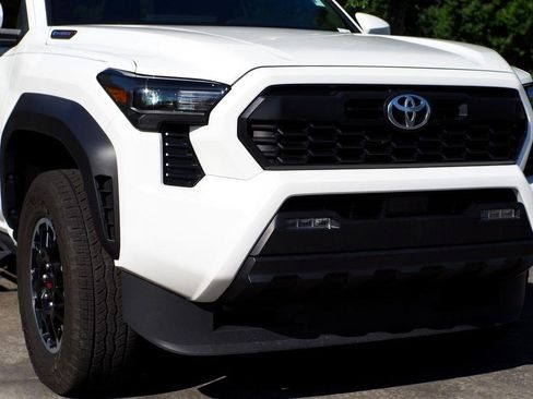 Used 2024 Toyota Tacoma TRD Off-Road AWD/4WD image 10