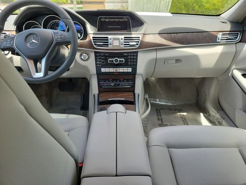 Used 2014 Mercedes-Benz E 350 4MATIC Sedan image 14