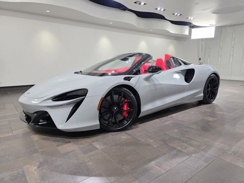 New 2026 McLaren Artura Spider image 1