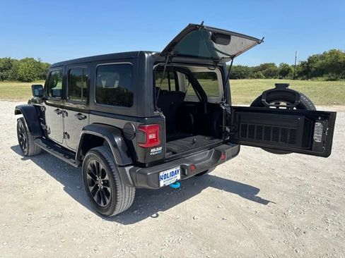 Used 2023 Jeep Wrangler Unlimited Sahara AWD/4WD image 4