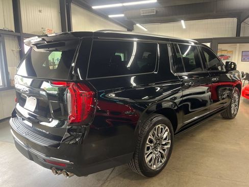 Used 2023 GMC Yukon XL Denali Ultimate AWD/4WD image 13