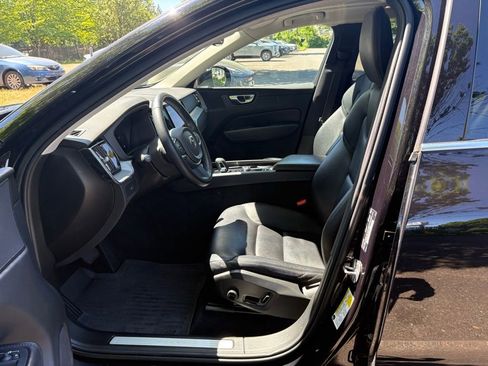 Used 2023 Volvo XC60 B5 Core FWD image 10