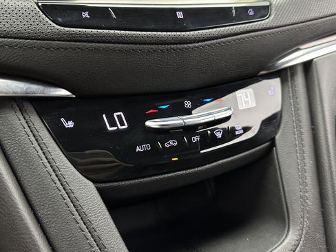 Used 2020 Cadillac XT5 Luxury image 16