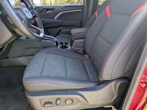 Used 2024 Chevrolet Colorado Z71 w/ Z71 Convenience Package 2 image 20