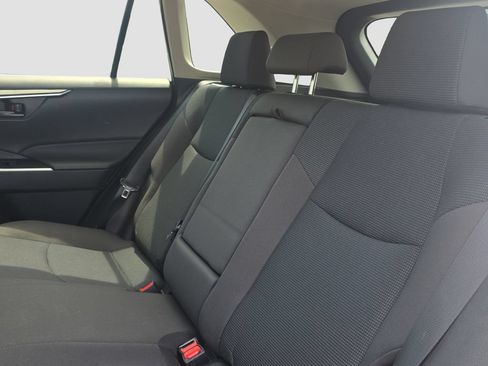 Used 2023 Toyota RAV4 LE AWD/4WD image 12