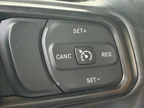 Used 2018 Jeep Wrangler Sport AWD/4WD image 19