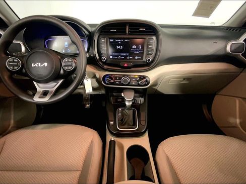 Used 2025 Kia Soul LX image 15