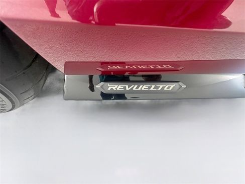Used 2024 Lamborghini Revuelto image 33