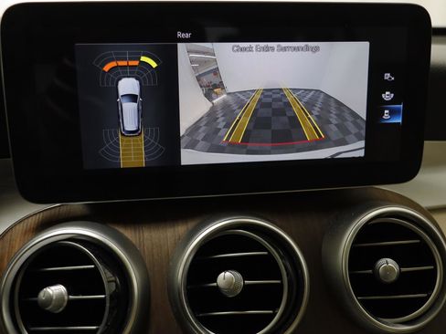 Used 2021 Mercedes-Benz GLC 300 4MATIC image 11