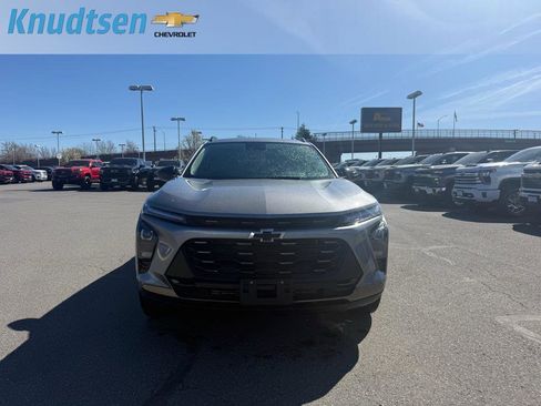 Used 2025 Chevrolet Trax ACTIV w/ Driver Confidence Package image 2