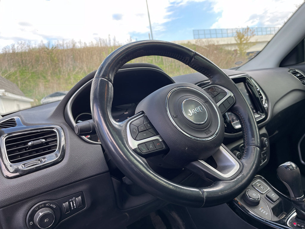 Used 2018 Jeep Compass Limited w/ Navigation Group AWD/4WD image 14