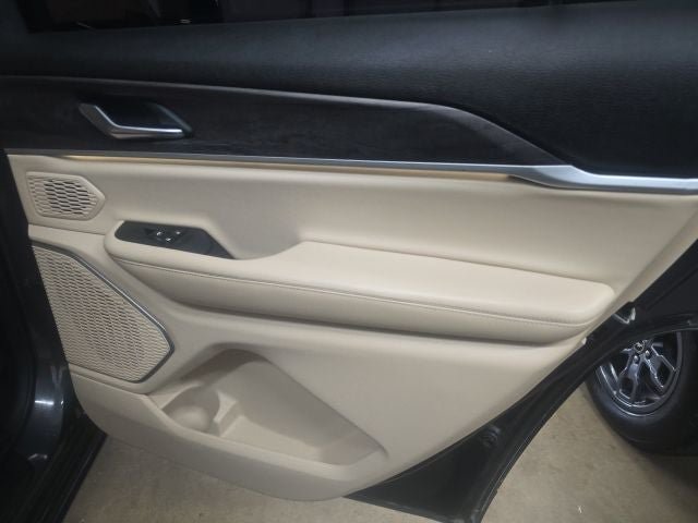 Used 2021 Jeep Grand Cherokee L Limited AWD/4WD image 7