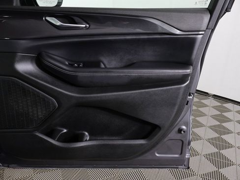 Used 2023 Jeep Grand Cherokee Altitude image 19