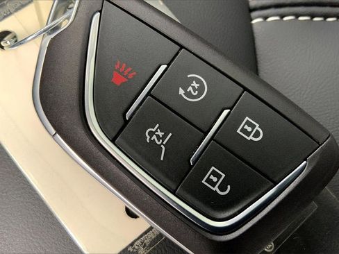 New 2026 Cadillac Optiq Luxury 1 image 35