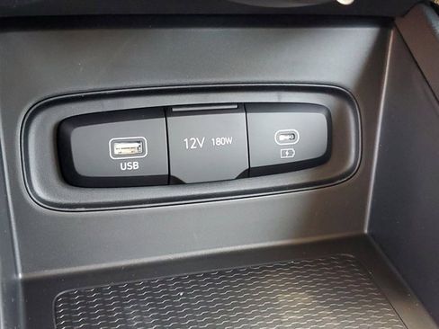 Certified 2025 Hyundai Venue SEL image 29