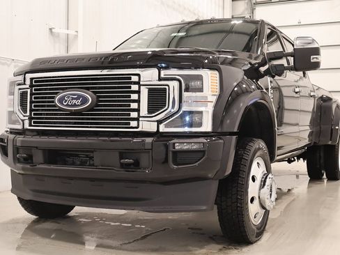 Certified 2022 Ford F450 Platinum w/ FX4 Off-Road Package image 6
