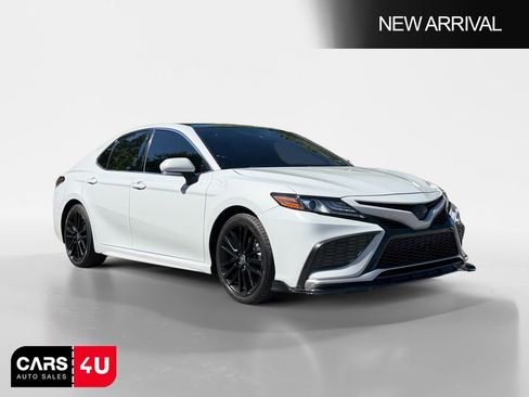 Used 2022 Toyota Camry XSE w/ Navigation Package FWD image 1