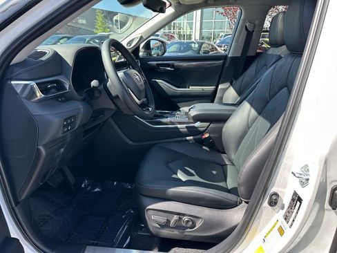 New 2026 Toyota Highlander Platinum AWD/4WD image 12
