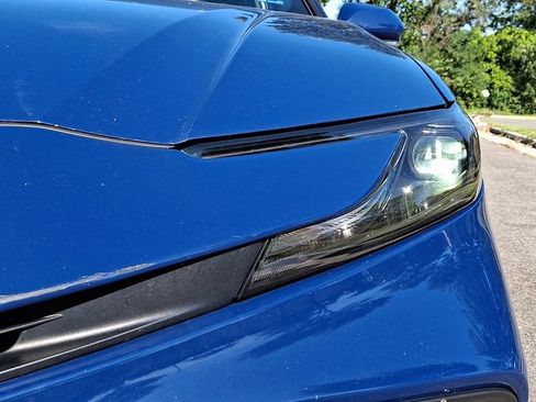 Used 2025 Toyota Camry SE FWD image 9