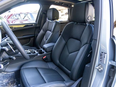 New 2026 Porsche Macan AWD/4WD image 5