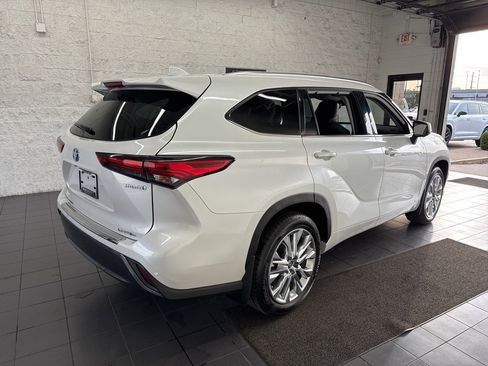Used 2023 Toyota Highlander Limited image 8
