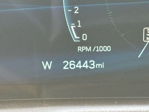 Used 2025 Cadillac XT4 Premium Luxury image 31