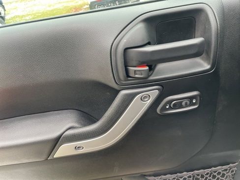 Used 2018 Jeep Wrangler Unlimited Sahara w/ Dual Top Group image 13