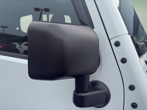 Used 2018 Jeep Wrangler Unlimited Sport AWD/4WD image 41