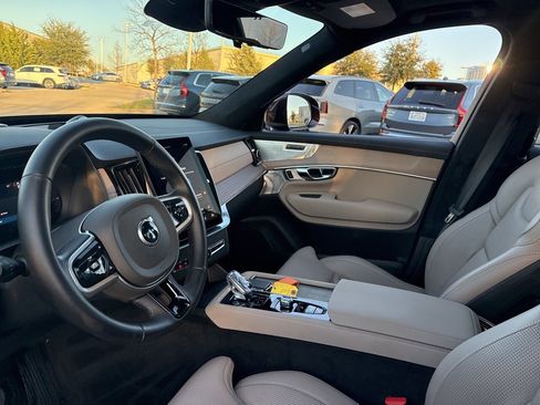 Certified 2025 Volvo XC90 T8 Ultra w/ Lounge Package image 20