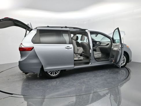 Used 2015 Toyota Sienna XLE image 63