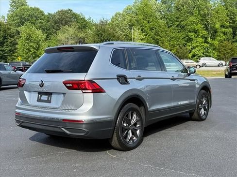 Used 2023 Volkswagen Tiguan SE FWD image 4