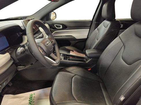 Used 2025 Jeep Compass Limited w/ Elite Group AWD/4WD image 10