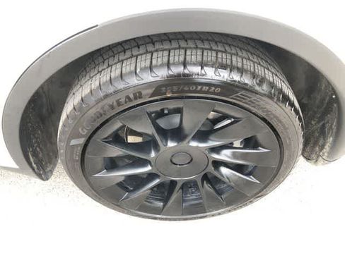 Used 2022 Tesla Model Y Long Range AWD/4WD image 12