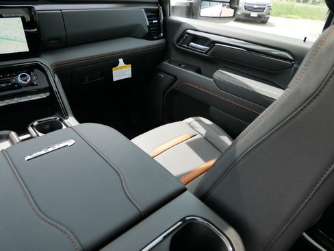 New 2026 GMC Sierra 2500 AT4 w/ AT4 Premium Plus Package AWD/4WD image 15