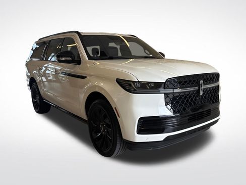 Certified 2025 Lincoln Navigator L Reserve w/ Jet Appearance Package AWD/4WD image 4