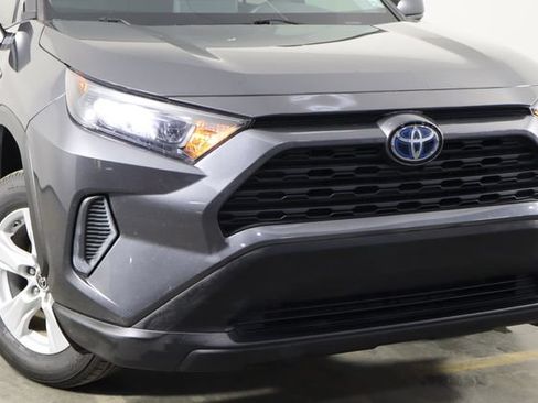 Used 2021 Toyota RAV4 LE w/ Carpet Mat Package (TMS) AWD/4WD image 43