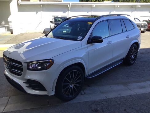 Used 2022 Mercedes-Benz GLS 450 4MATIC image 2