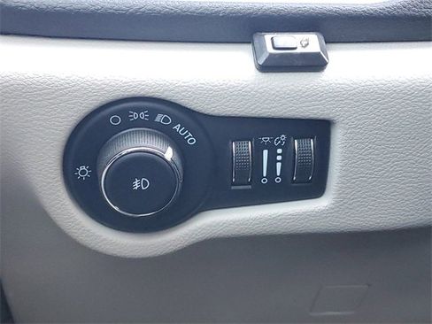 Used 2022 Chrysler Pacifica Touring-L image 21