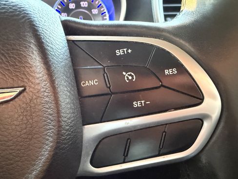 Used 2018 Chrysler 300 Touring L image 11