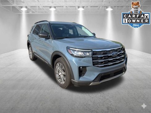 Used 2025 Ford Explorer Active w/ Active Comfort Package AWD/4WD image 2
