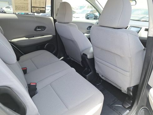 Used 2018 Honda HR-V EX image 11