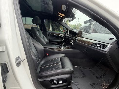 Used 2019 BMW 530i w/ Convenience Package RWD image 17