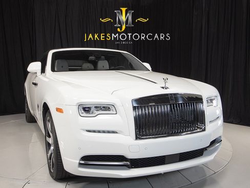 Used 2017 Rolls-Royce Dawn image 16